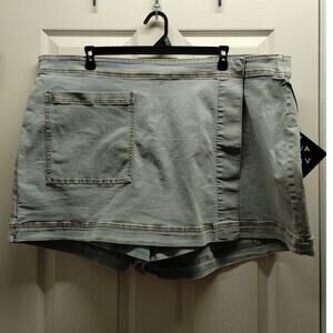 AVA & VIV NWT Plus Size 24 Light Wash Denim Shorts w/ Front Skirt Panel Skort